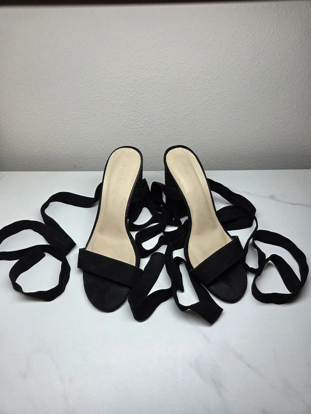 Wild Diva Lounge Black Faux Suede Lace Up Wrap Around Block Heel Sandals Size 6